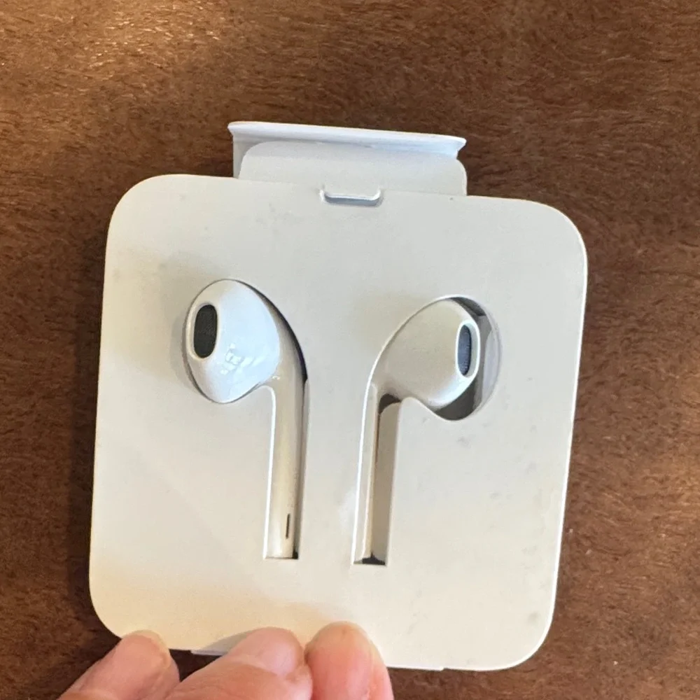 Apple Lightning EarPods Wired Headset - White